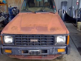 1985 TOYOTA TRUCK,RED, STD CAB, 2.4L, MT, 2WD, Z25964